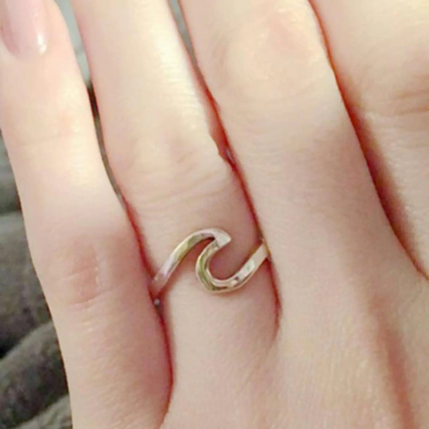 Anillos de aleación con forma de olas del océano: joyas de moda para los dedos de las mujeres