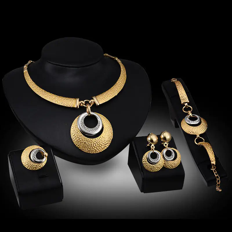 Conjunto de joyas nupciales indias doradas