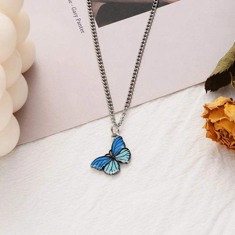 Gargantilla con colgante de mariposa y cadena de oro: joyería de playa bohemia