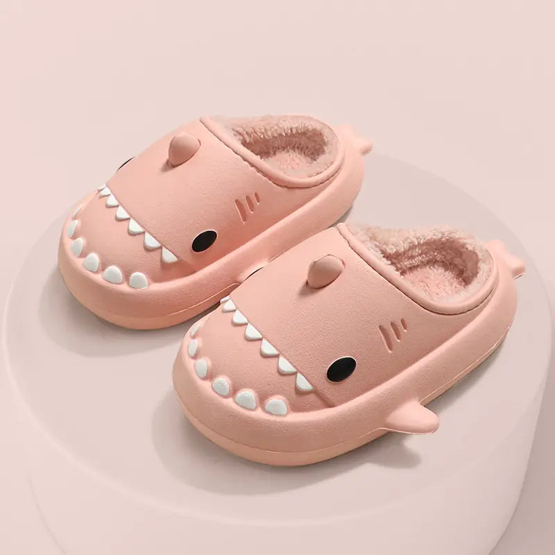 Zapatillas de estar por casa con forma de tiburón de dibujos animados