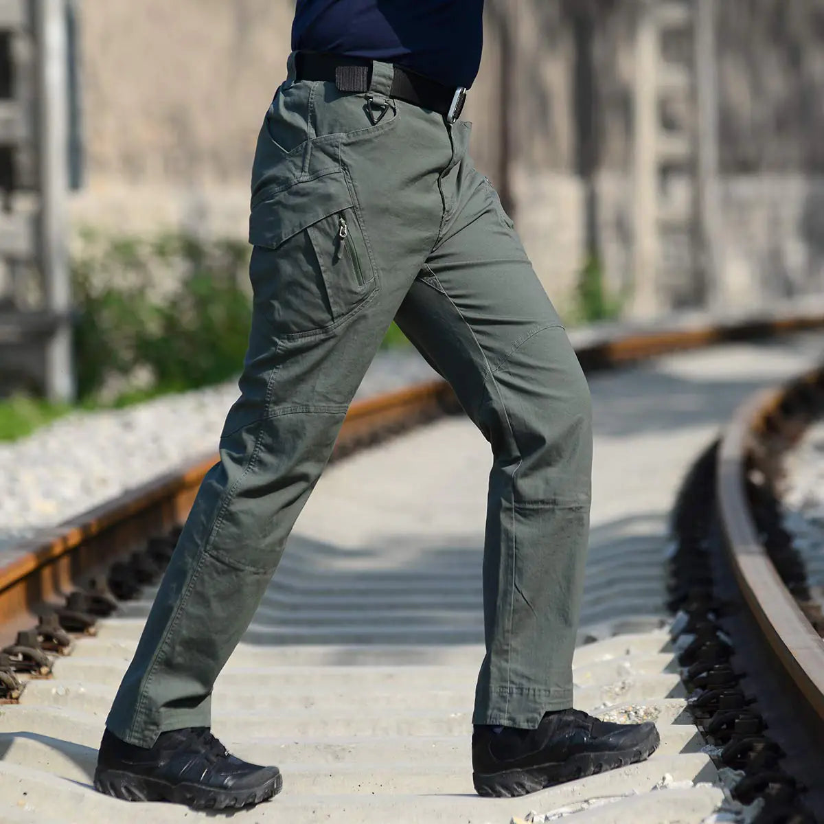 Pantalones tácticos de senderismo para hombre de CARWORNIC Gear 